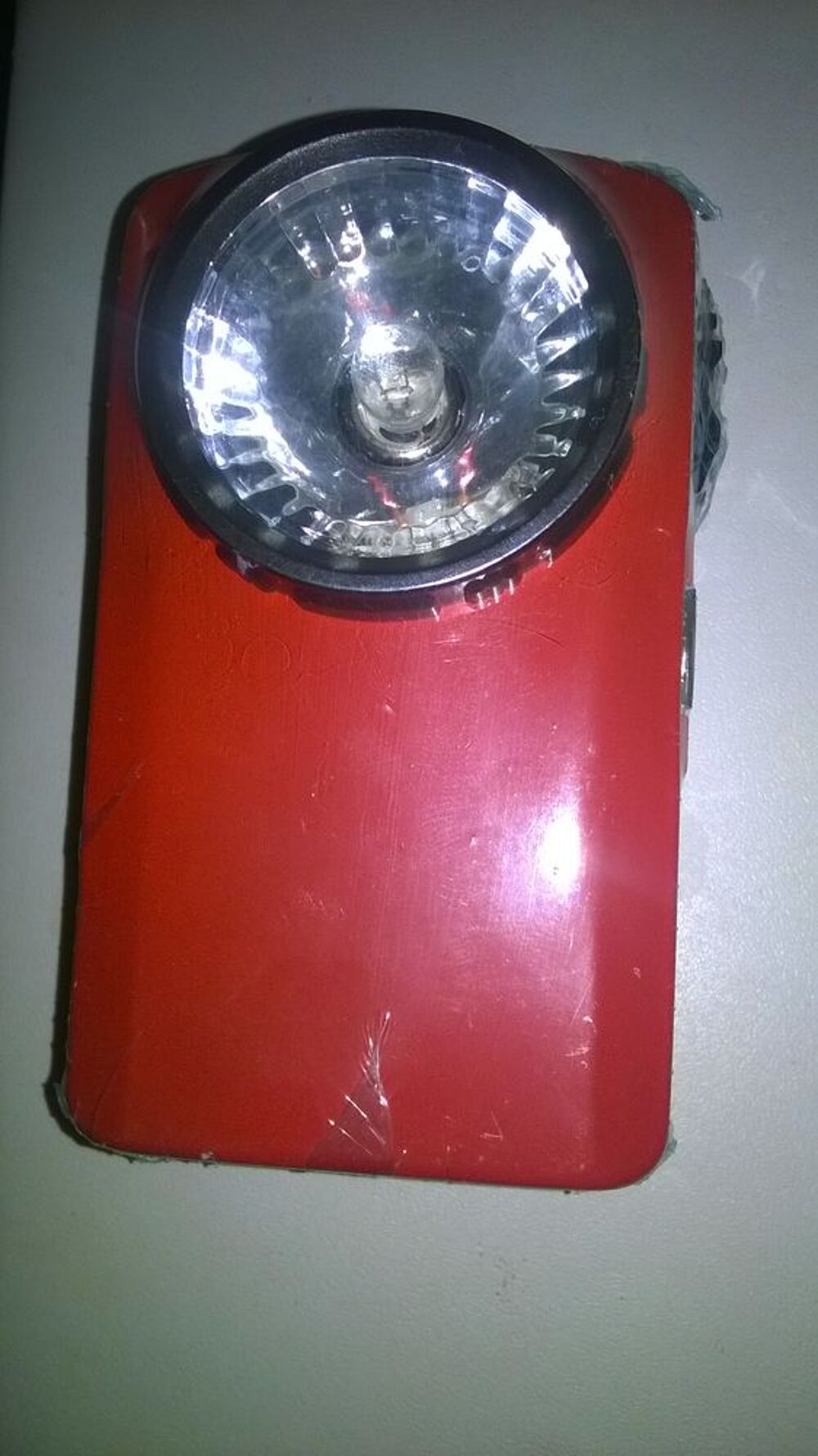 Lampe de poche torche rouge m&eacute;tal
Neuf
Marque Prodelect Bricolage