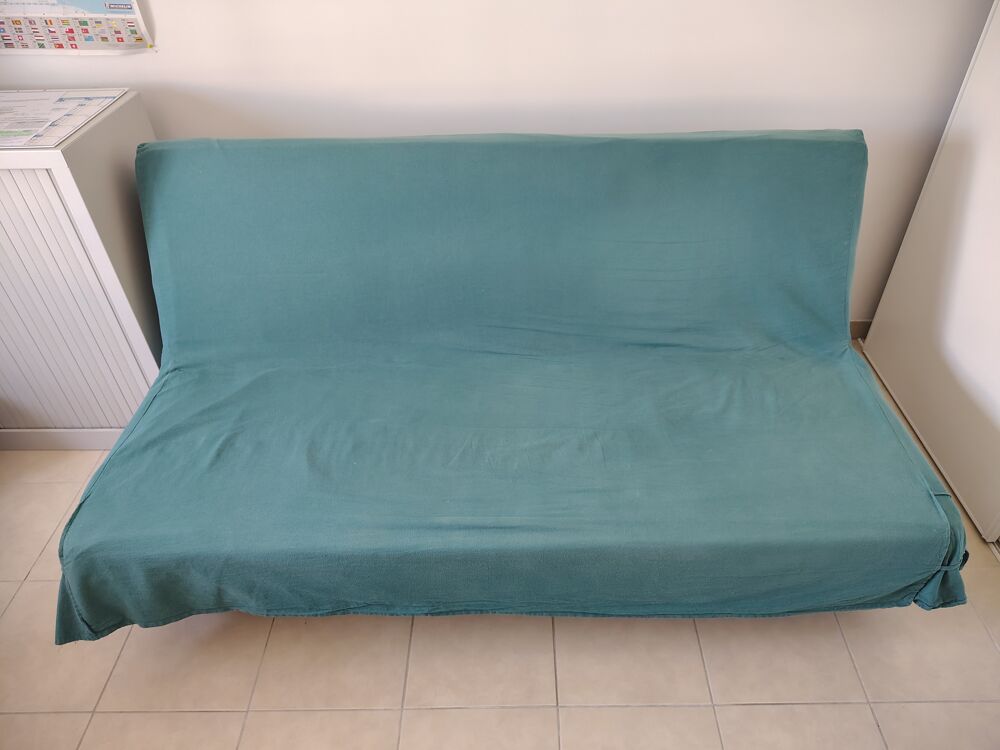 CLIC-CLAC &agrave; lattes. Etat comme neuf. Matelas 15cm. Meubles