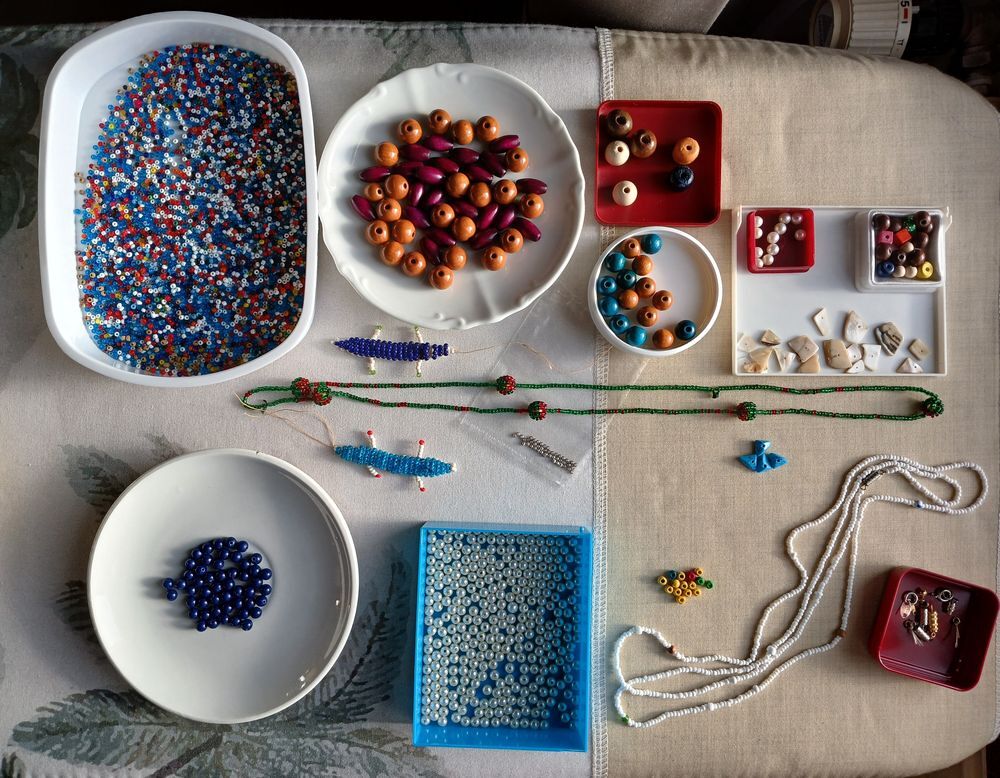 LOT DE PERLES POUR ENFANTS Jeux / jouets