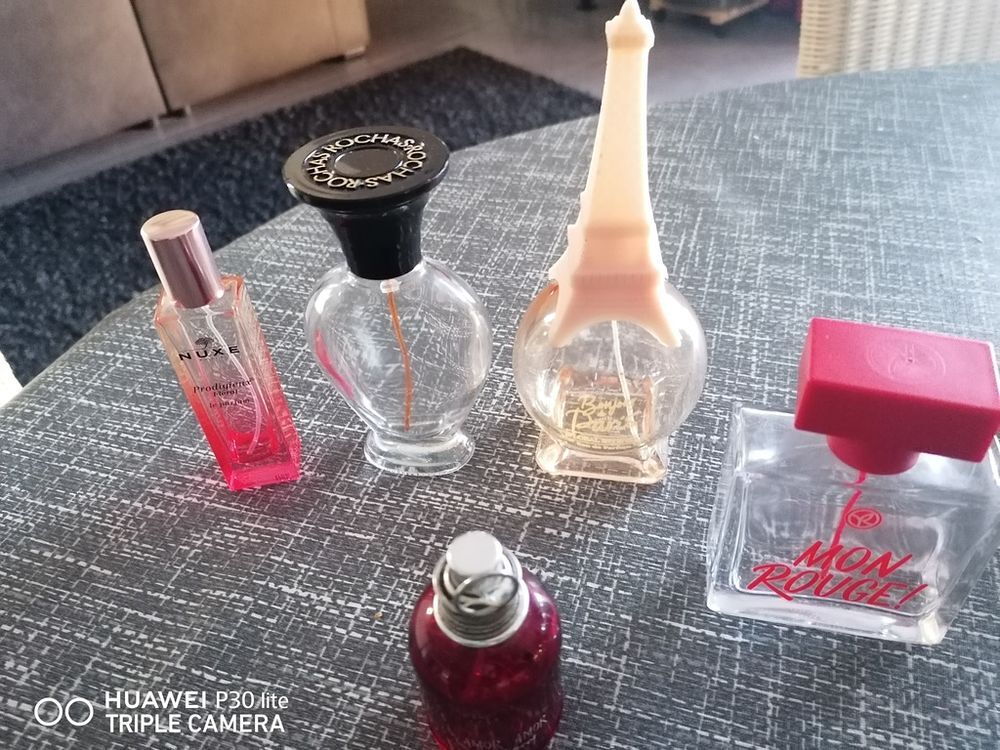 Lot de 22 flacons de parfum vides 