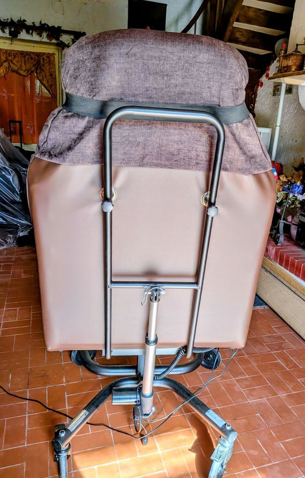2 Fauteuils m&eacute;dicalis&eacute;s Meubles