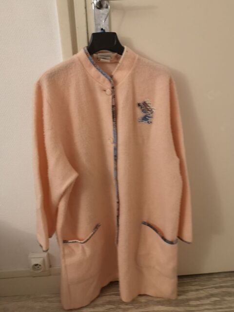 AN (29) - 10 ans - Robe de chambre rose  Ricardo Vanini  3 Paris 13 (75)