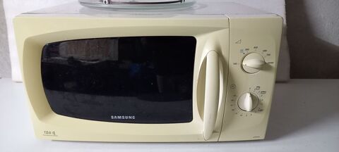 FOUR MICRO-ONDES SAMSUNG 25 Pierrefeu-du-Var (83)