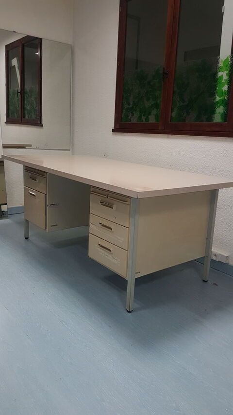 Grand bureau 60 Clermont-l'H�rault (34)