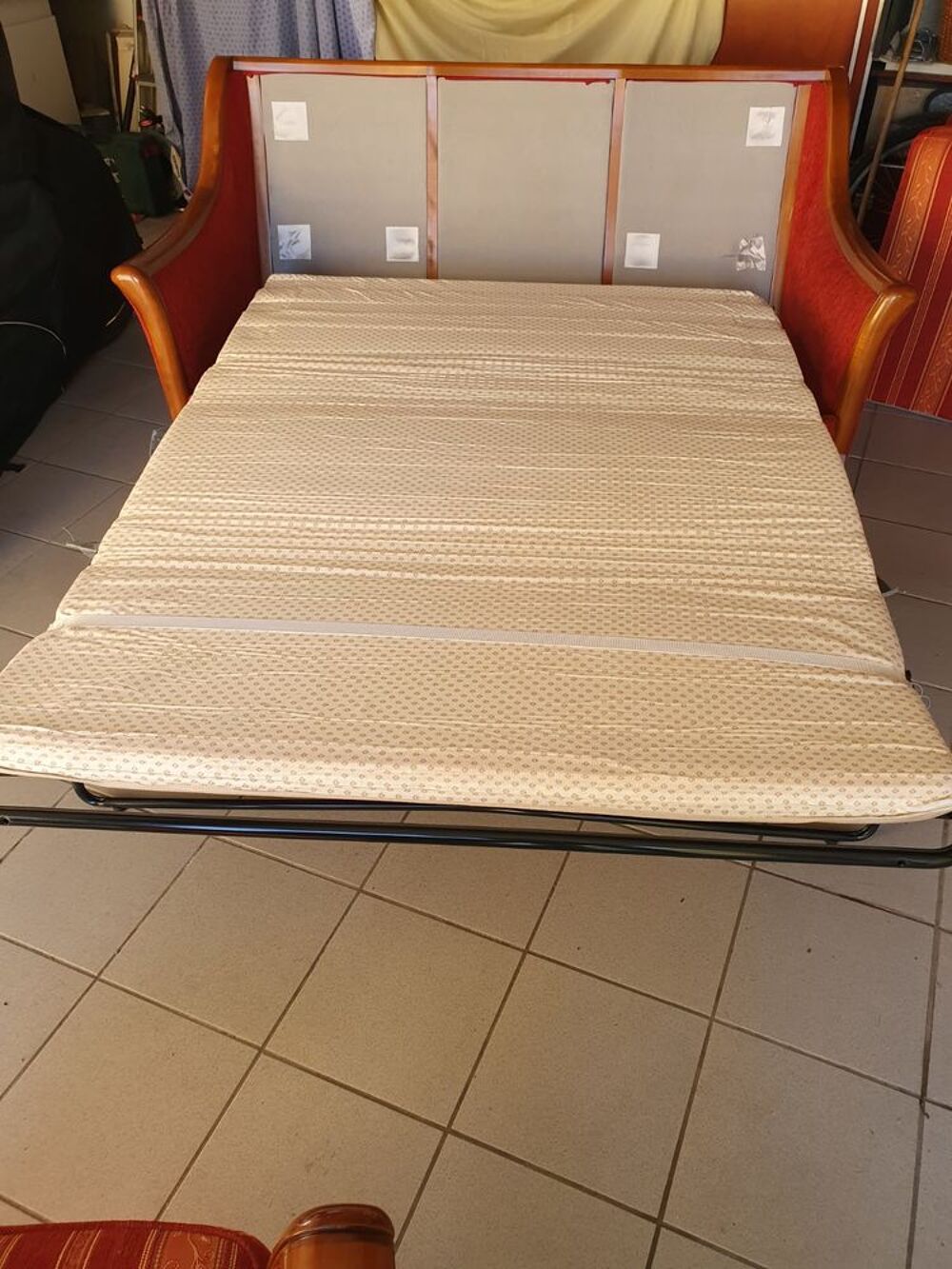 Salon en tissu velours ray&eacute; sur ossature bois Meubles