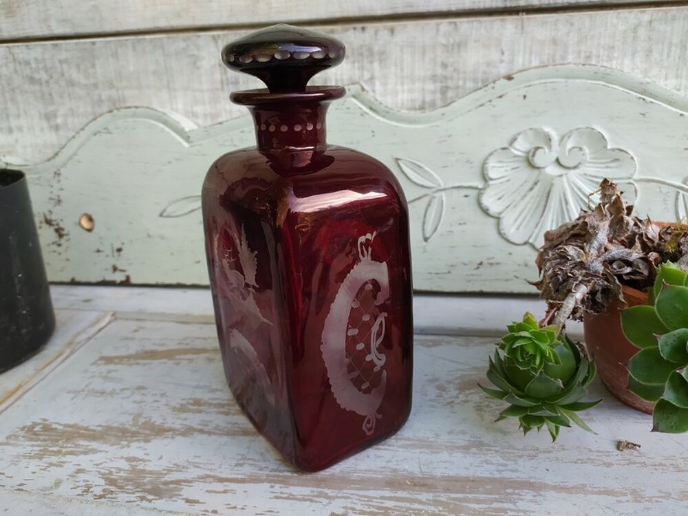 Ancienne Carafe &agrave; Whisky Cristal de Boh&egrave;me Bordeaux Décoration