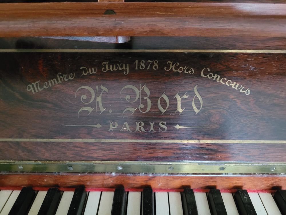 piano droit K. BORD en bois cadre m&eacute;tallique Instruments de musique