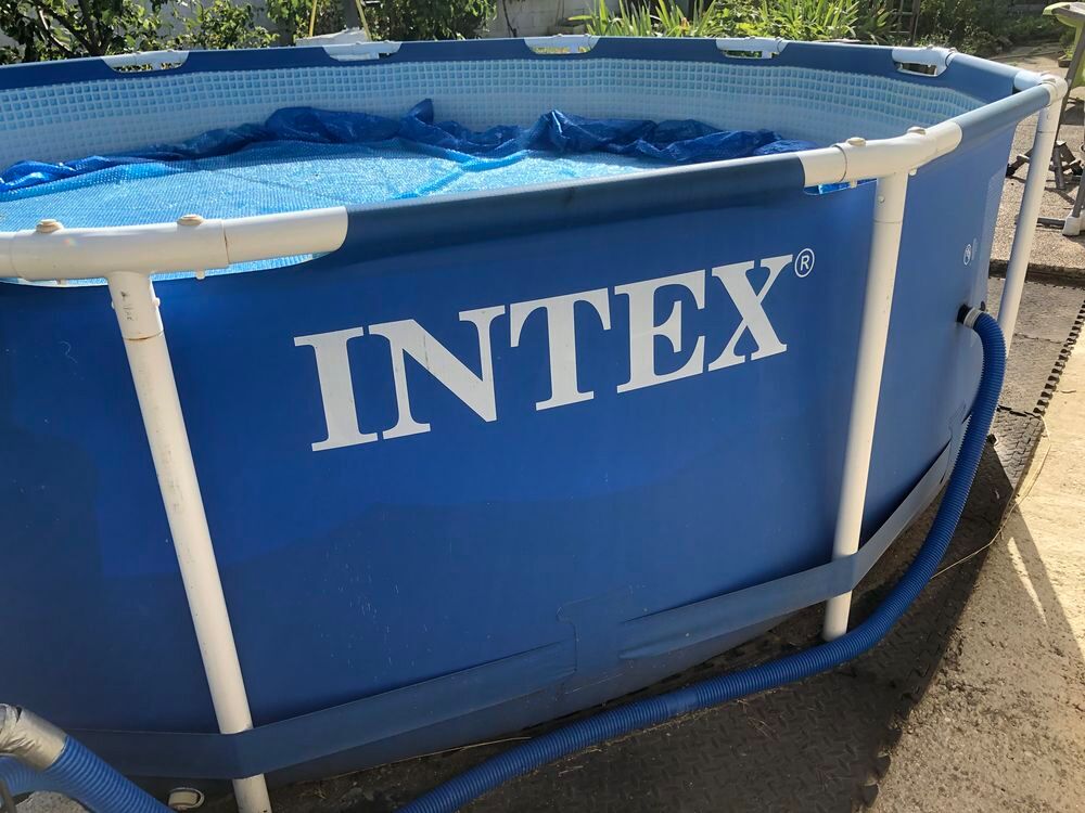 piscine familiale hors sol structure m&eacute;tallique INTEX Jardin