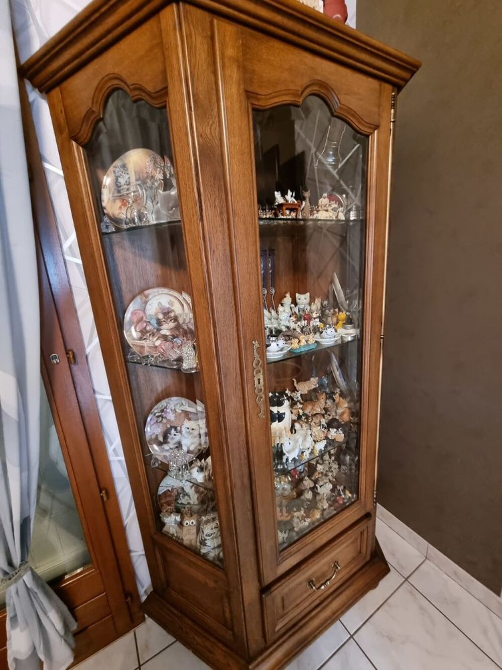 Vitrine d&eacute;corative ch&ecirc;ne et verres biseaut&eacute;s Meubles