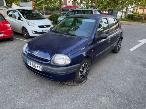 Renault clio II 5 portes 1.4 i 75 Cv