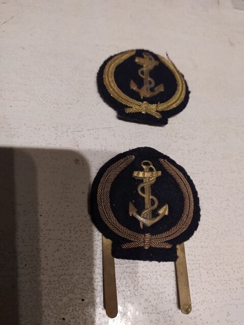
lot de 2 insignes marine 10 La Seyne-sur-Mer (83)