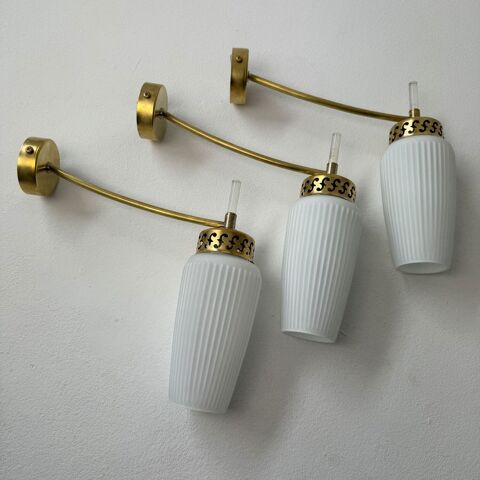 LOT 3 ANCIENNES APPLIQUES EN OPALINE VINTAGE
250 Montreuil (93)