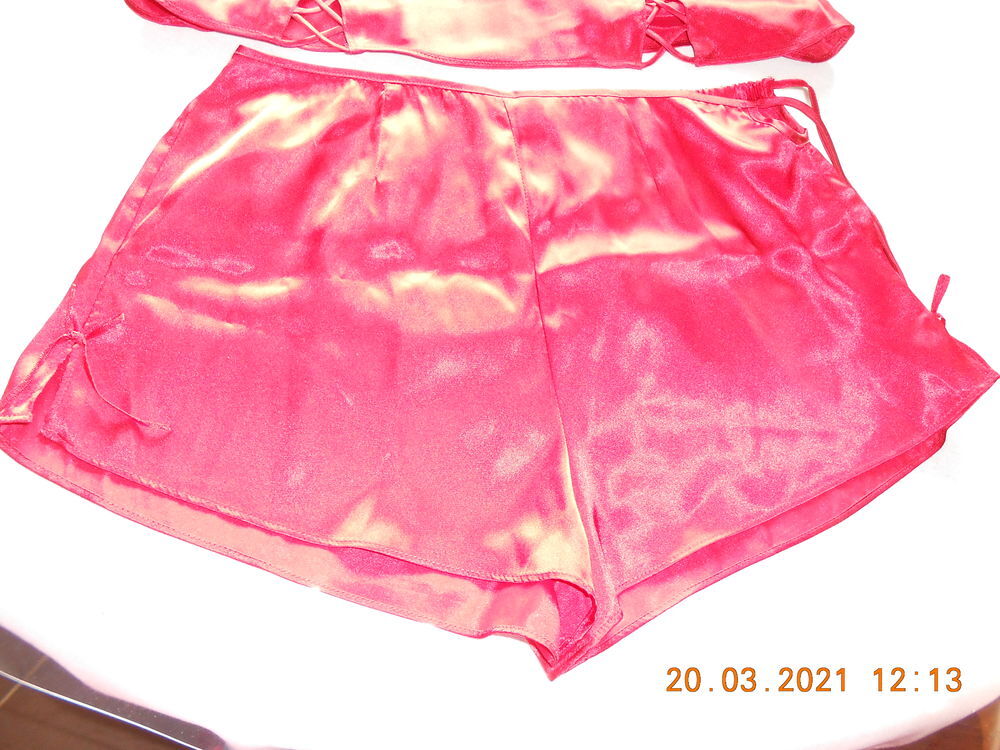 ensemble lingerie en soie rouge taille 38 Vêtements