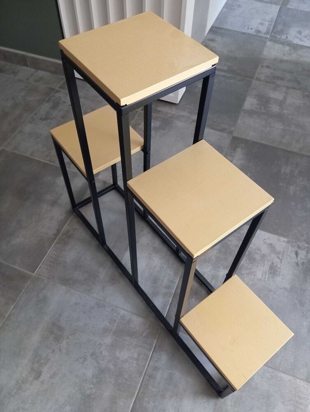 &eacute;tag&egrave;re fleurs ou autre objet Décoration