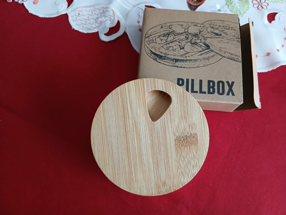  Joli pilulier 7 jours en bois artisanal N&deg; 1439 