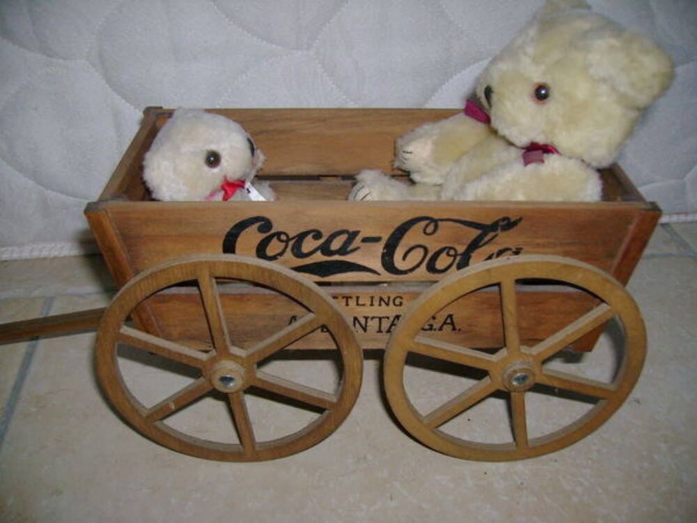 Poup&eacute;e de porcelaine
Edition limit&eacute;e Coca-Cola
Décoration