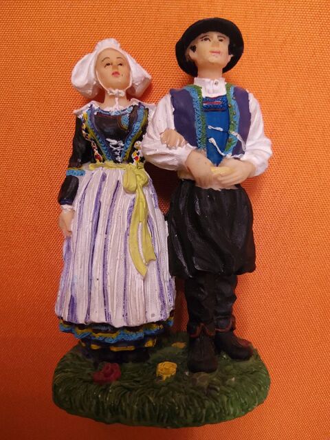 Santon couple de danseurs folkloriques 3 Saint-Bonnet-les-Oules (42)