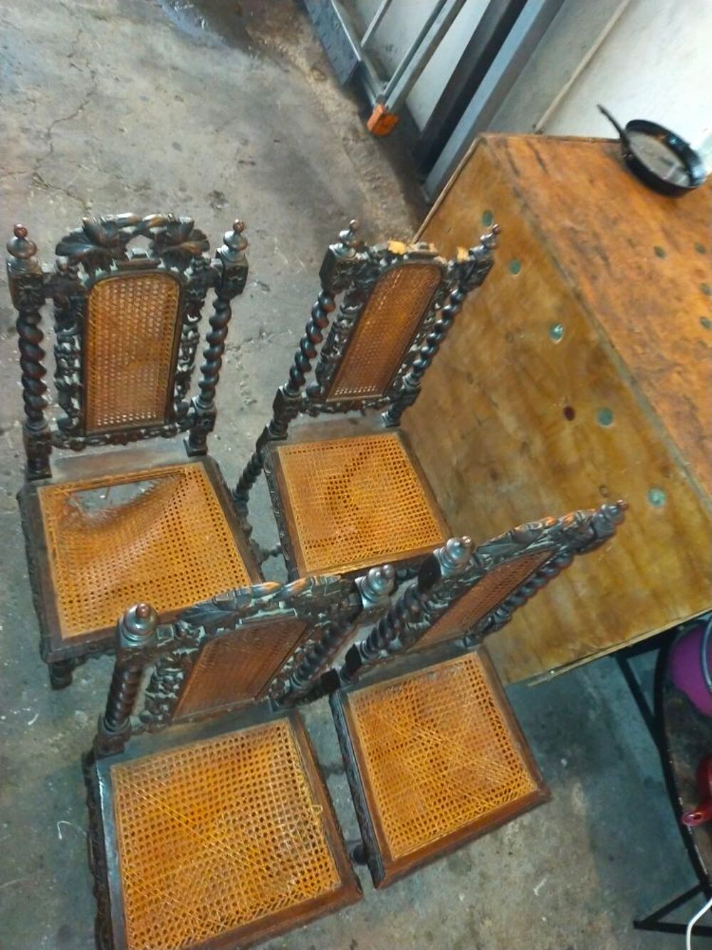 4 Chaises d'&eacute;poque &agrave; r&eacute;nover Meubles