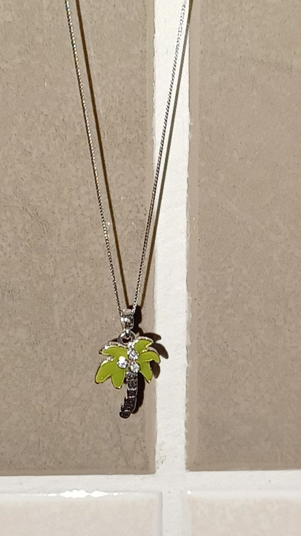 Collier/Chaine pendentif or 18k et diamants. Bijoux et montres