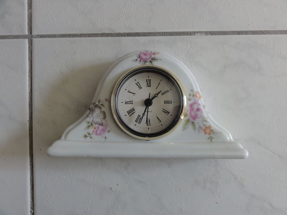Horloge en porcelaine Décoration