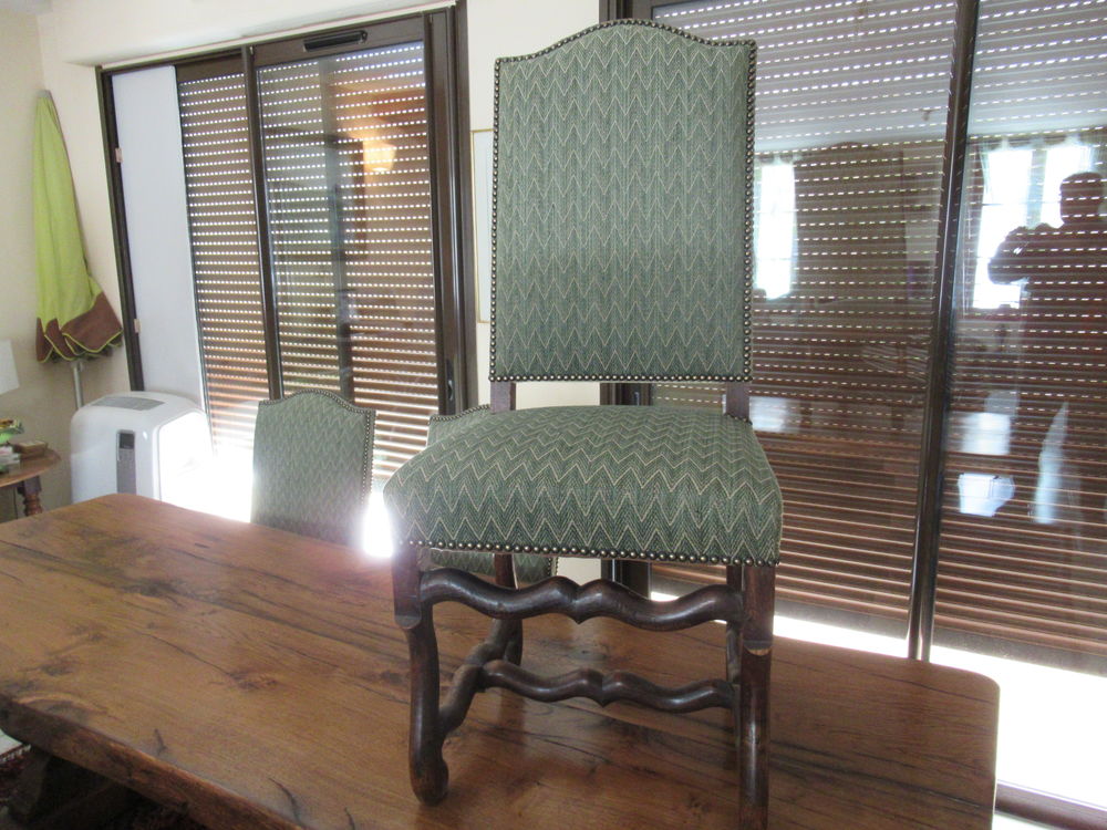ARE 10 CHAISES LOUIS XIII . TRES BON ETAT Meubles
