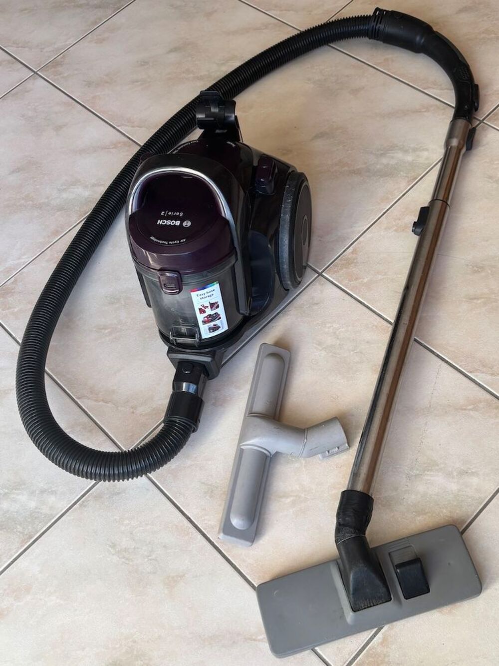 ASPIRATEUR TRAINEAU BOSCH SANS SAC
Electroménager