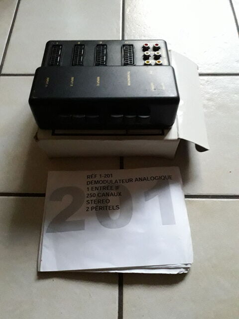 REPARTITEUR PERITEL .1 ENTREE 250 CANEAUX4  PERITEL. 5 Frvent (62)