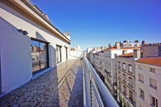  Appartement à louer 5 pièces 155 m²