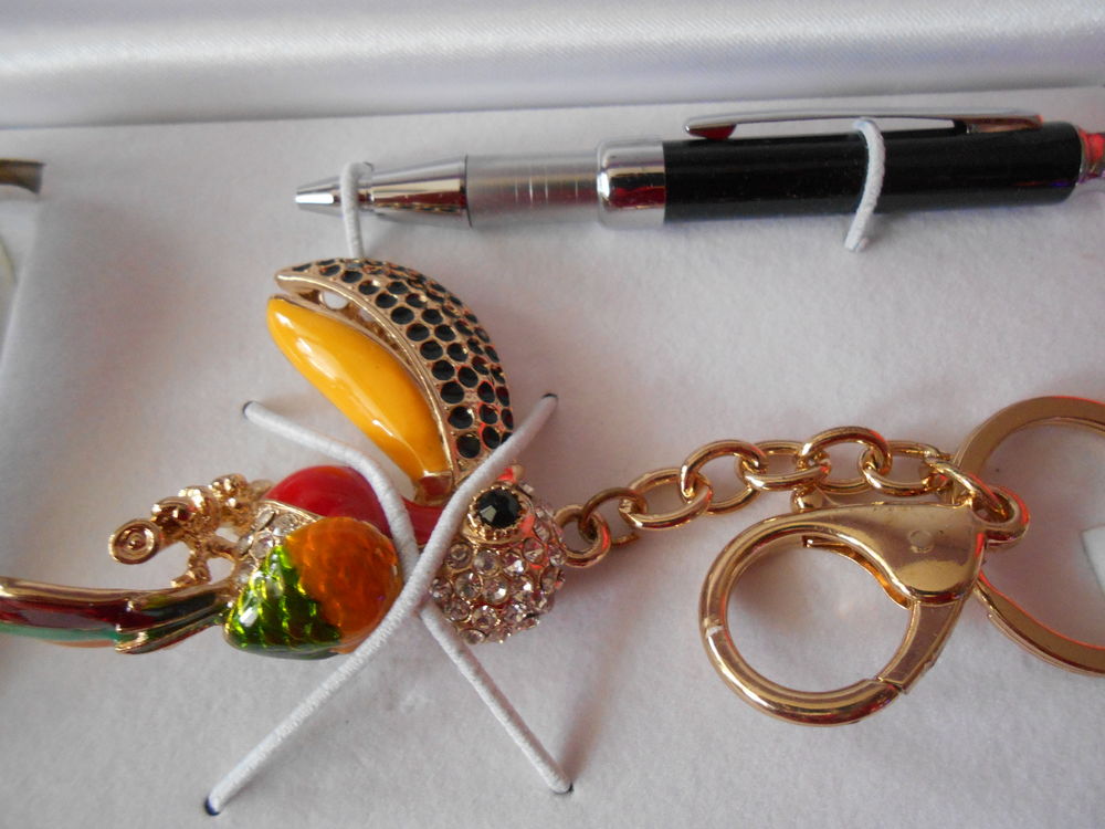 COFFRET AVEC BIJOUX Bijoux et montres