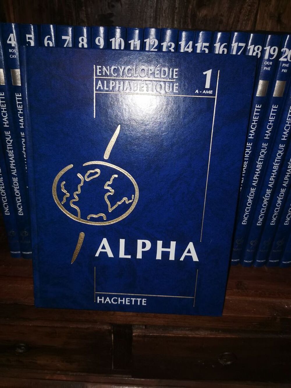 ENCYCLOP&Eacute;DIE ALPHA en 26 volumes Livres et BD