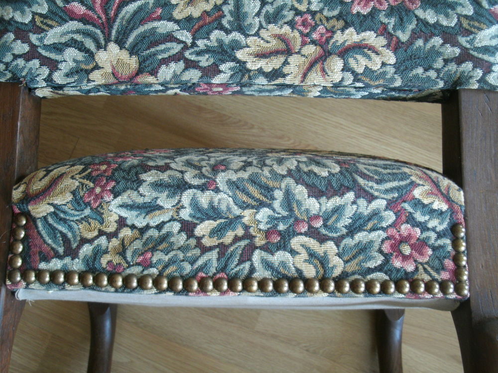 Chaises style Louis XIII . Meubles