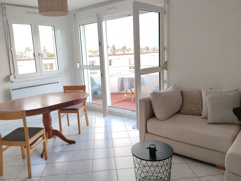 Vente Appartement ?? UN DERNIER ETAGE BAIGNE DE LUMIÈRE - SAINT PRIEST Saint-priest
