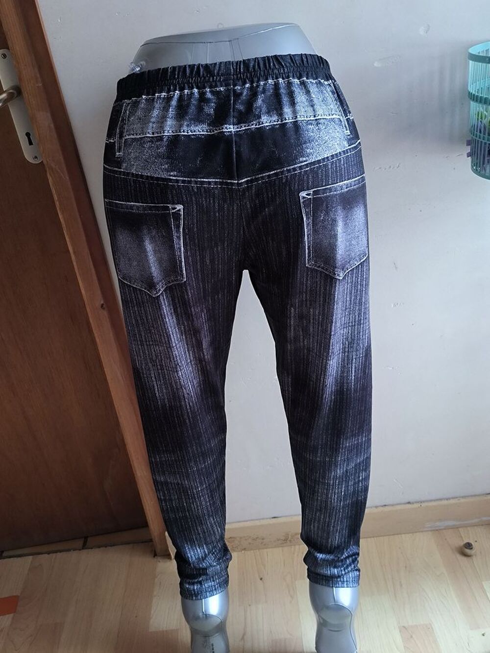 Legging neuf T 44 Vêtements
