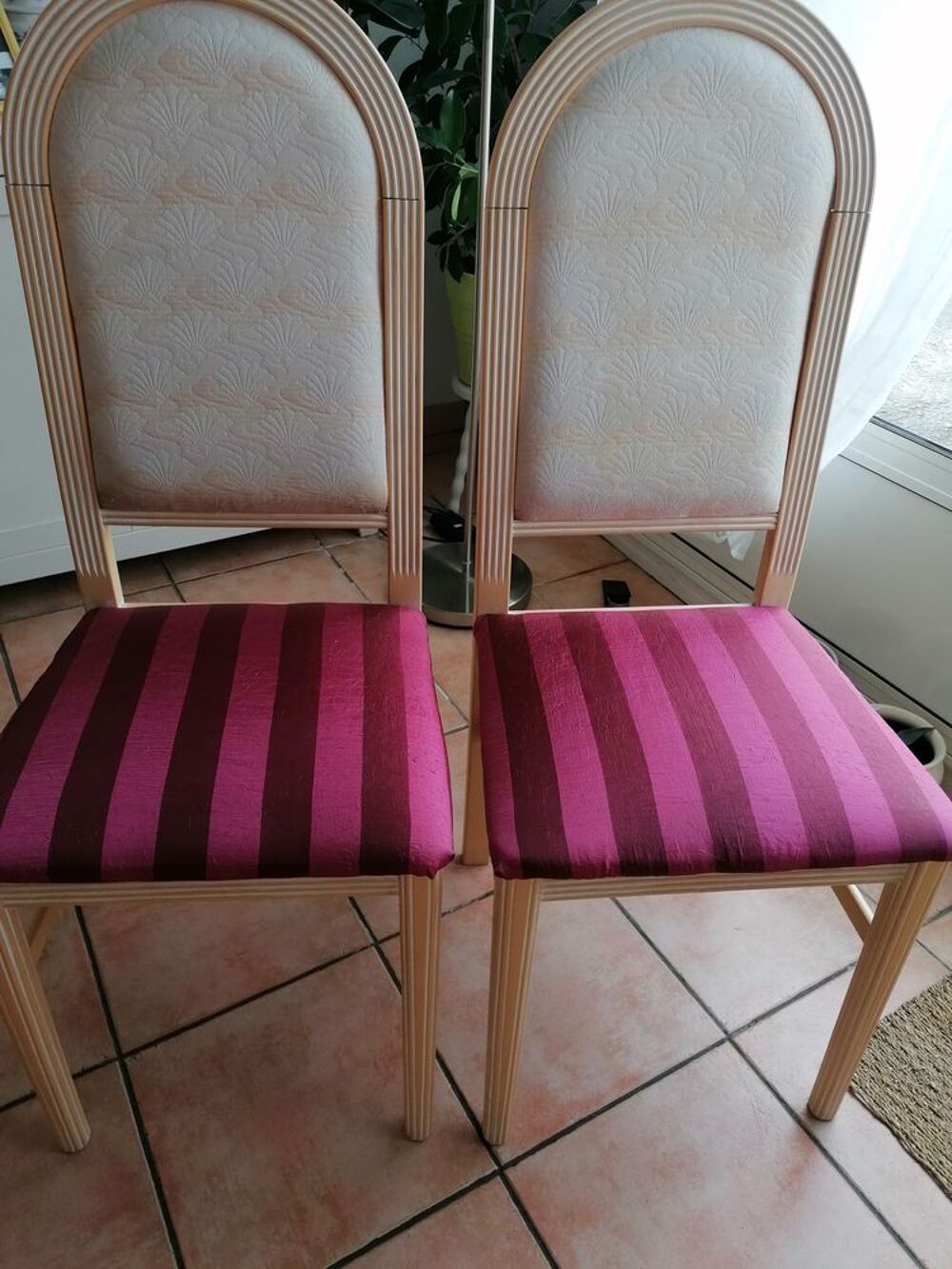 LOT DE 2 CHAISES Meubles