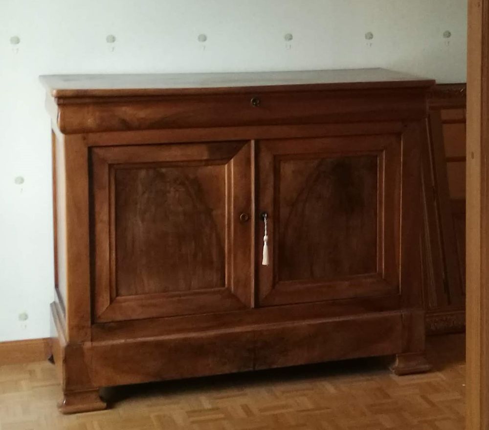 Bahut noyer 2 portes, 1 &eacute;tag&egrave;re et grand tiroir bon &eacute;tat Meubles