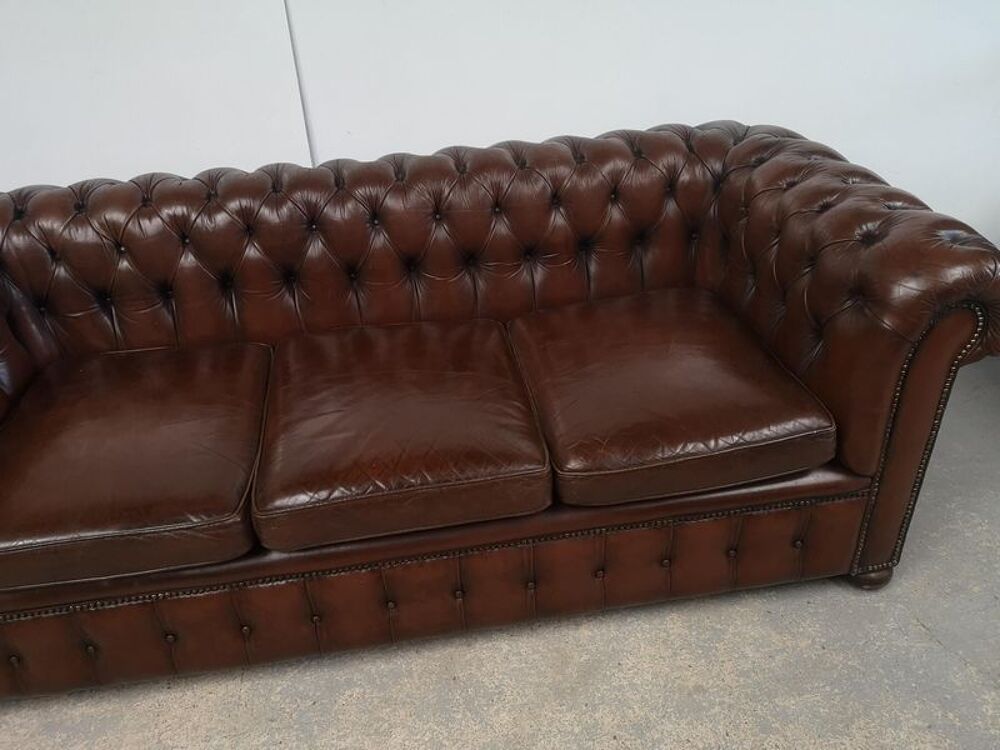 Canap&eacute; chesterfield cuir marron trois places vintage Meubles