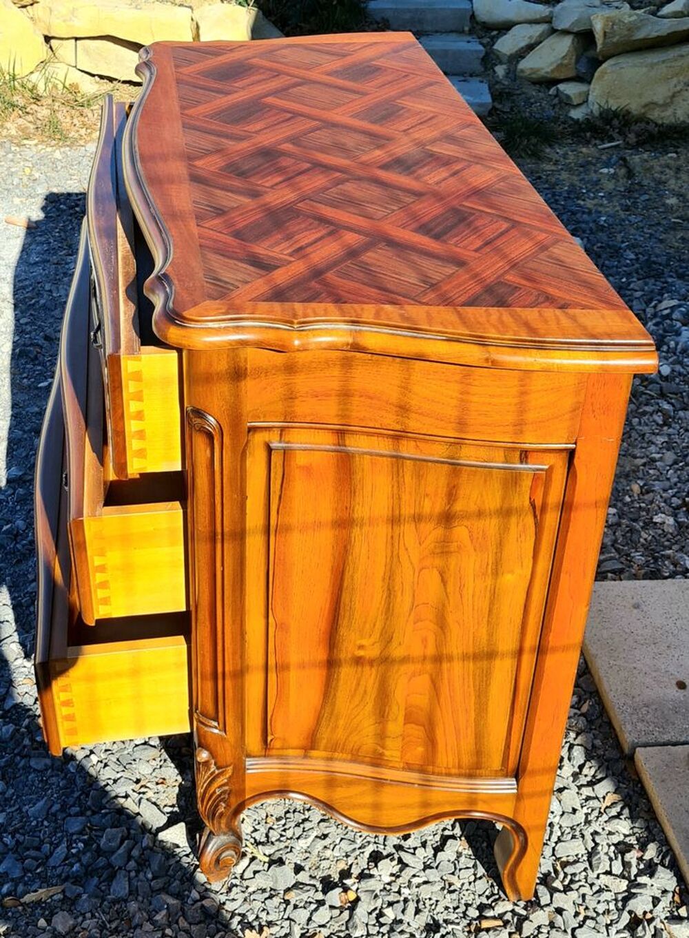 Commode en bois massif, type proven&ccedil;al, style LXV Meubles