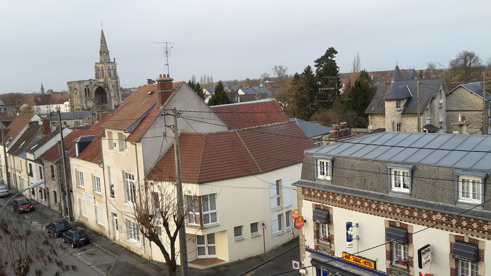 Location Appartement 2 Pièces - 47 m2 -  vue dégagée - 3e étage ascenseur - Crépy-en-valois