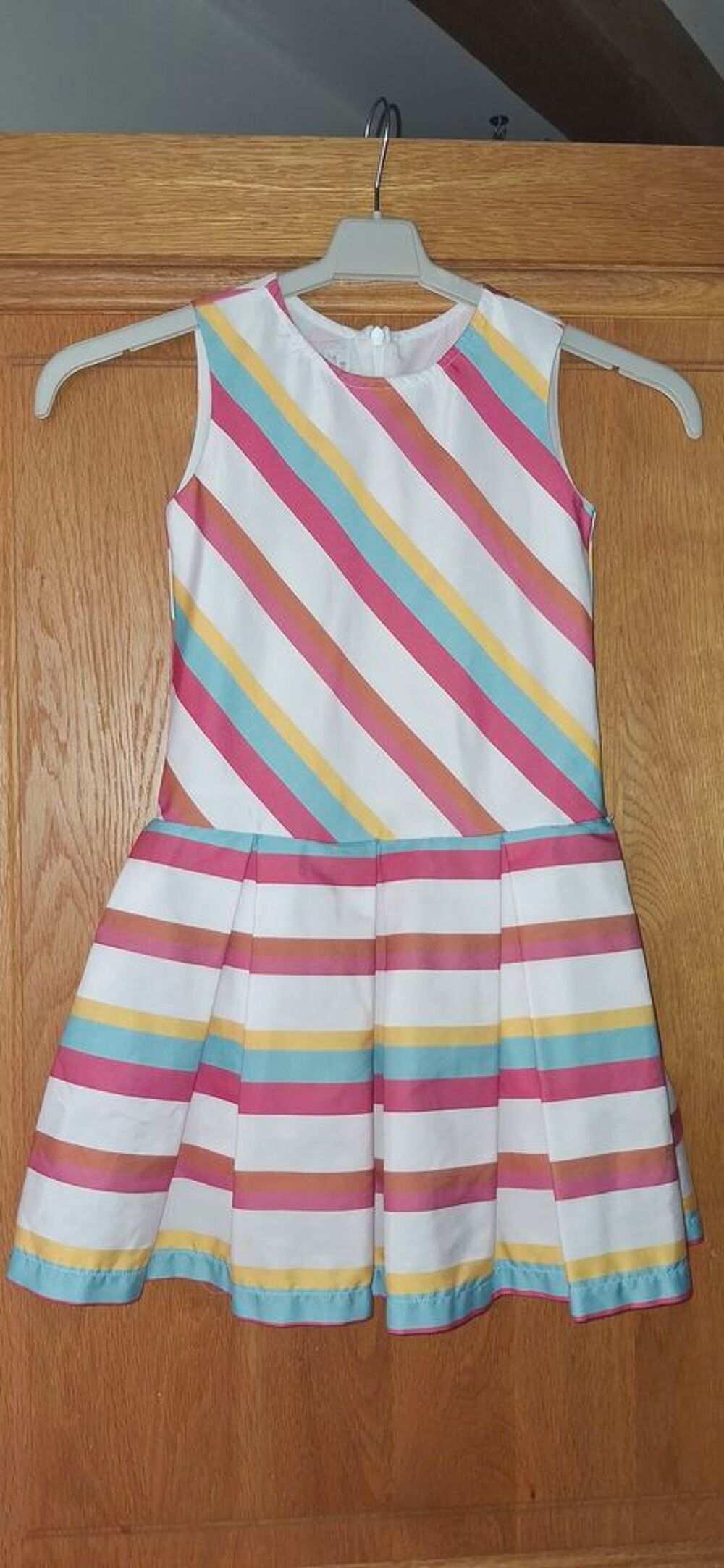 Robe ray&eacute; blanc rose marque Kids taille 7 ans Vêtements enfants