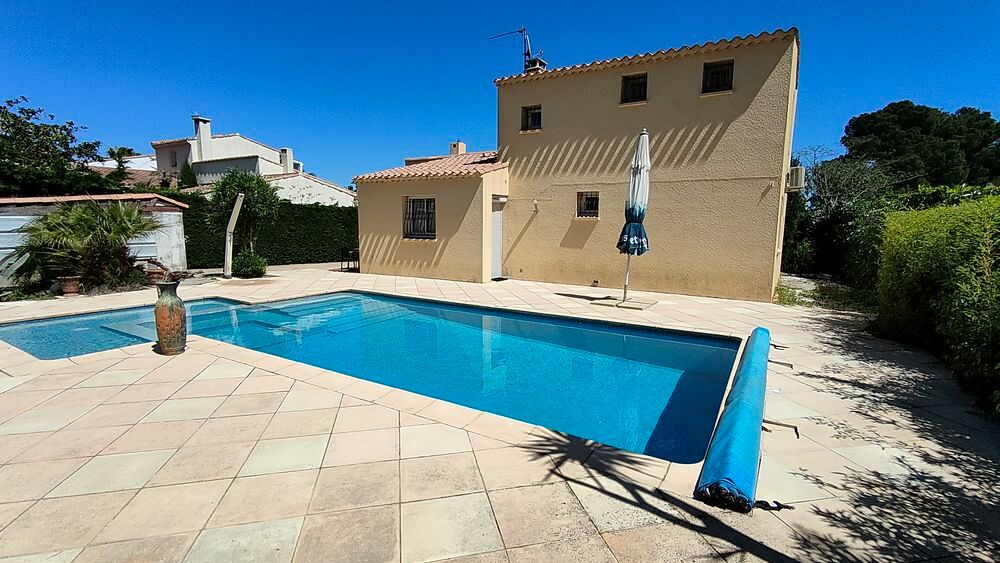 Vente Maison LE CAP D'AGDE : QUARTIER RECHERCHE - Pinède, proximité Maraval, villa individuelle sur 634 m² de terrain clos, piscine chauffée, jacuzzi et dépendance. Le cap d agde