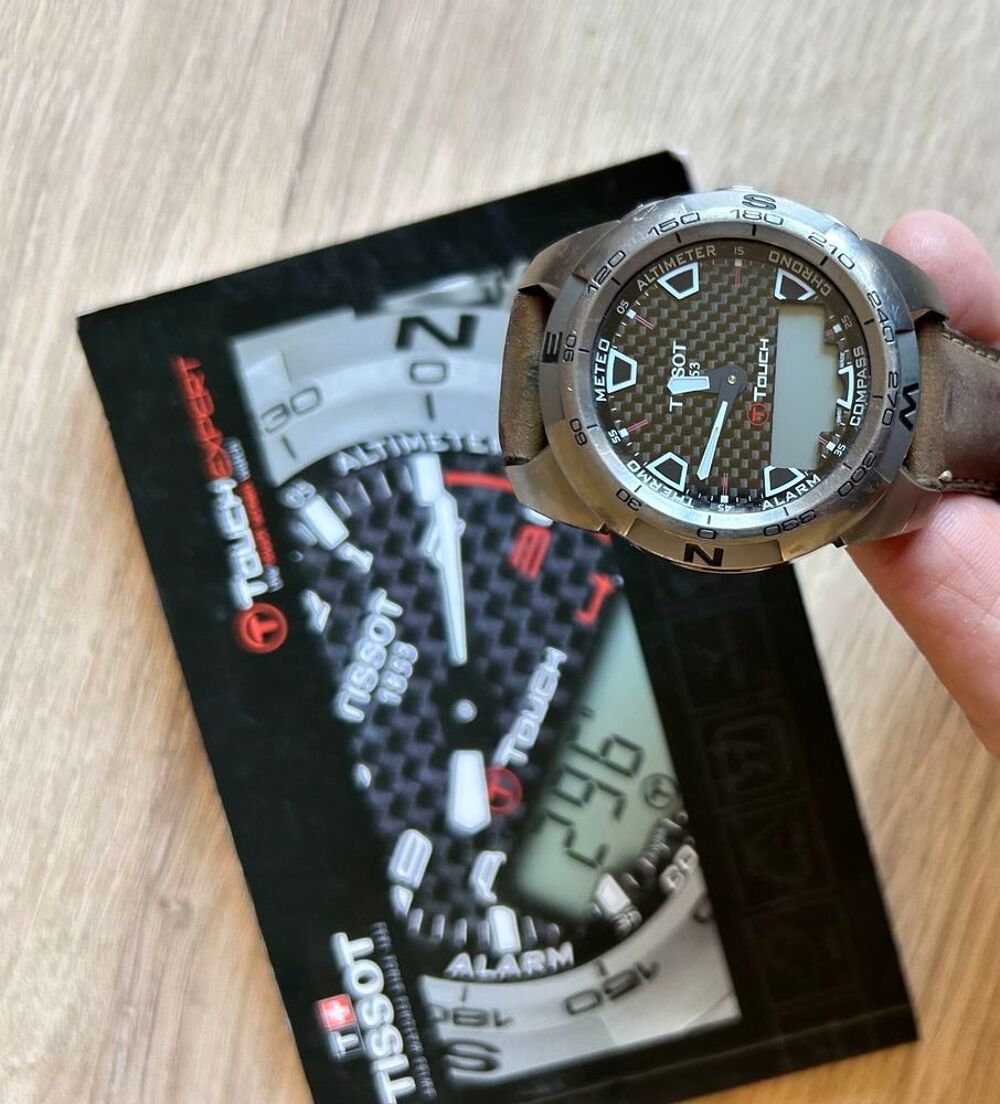 Montre Homme TISSOT T-Touch Titanium - Intemporelle et Multifonction ! 
