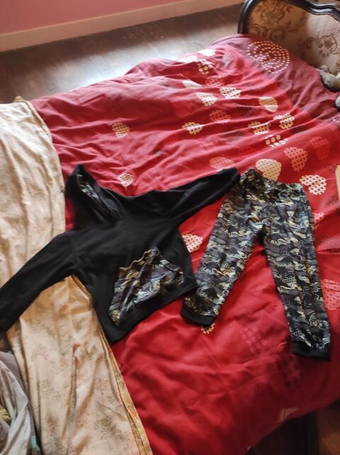 10€ jogging taille 5ans taille 120cm 10 Accolay (89)
