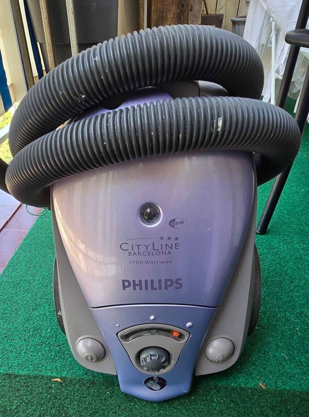 Aspirateur Tra&icirc;neau Philips City Line Electroménager