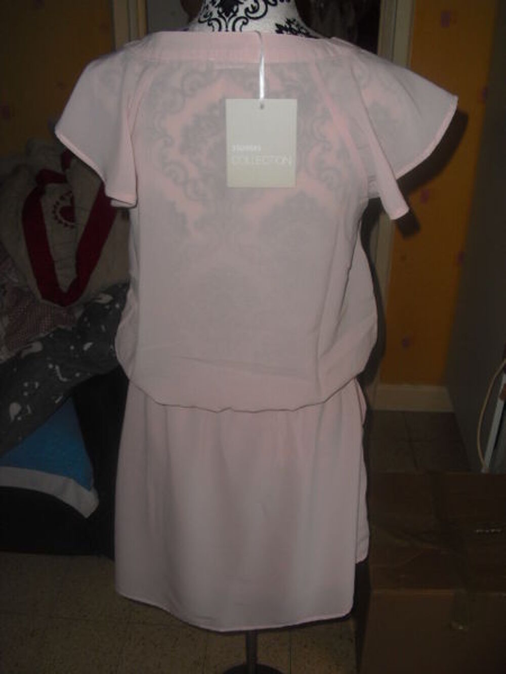 robe a plis rose poudr&eacute;e NEUVE &eacute;tiquett&eacute;e taille 38 Vtements