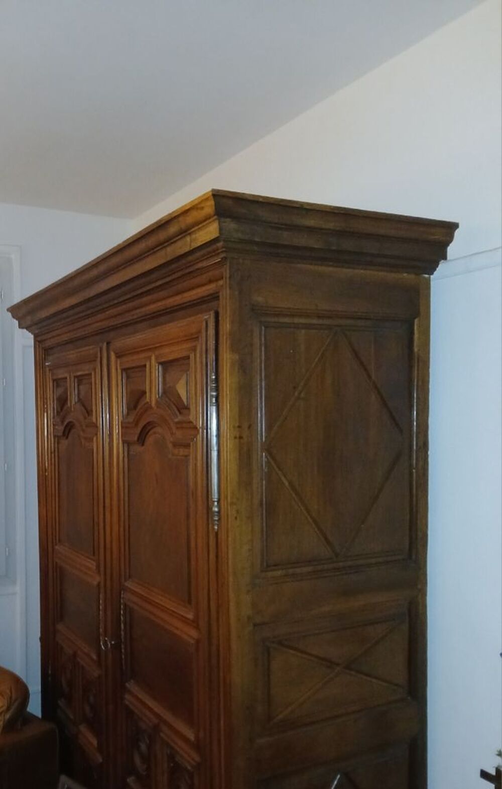 Armoire ancienne d'&eacute;poque Louis XIV en noyer Meubles