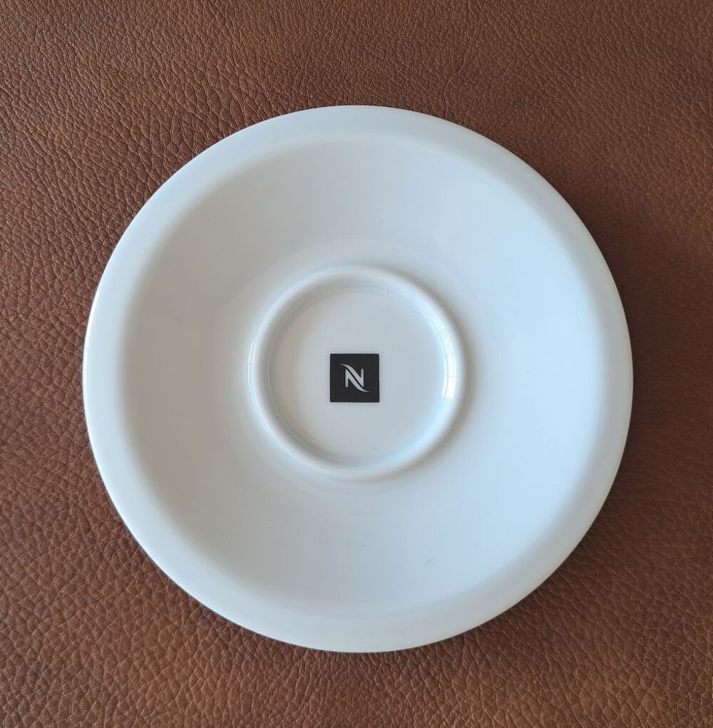 tasses et soucoupes &agrave; caf&eacute; et capuccino marque nespresso Cuisine