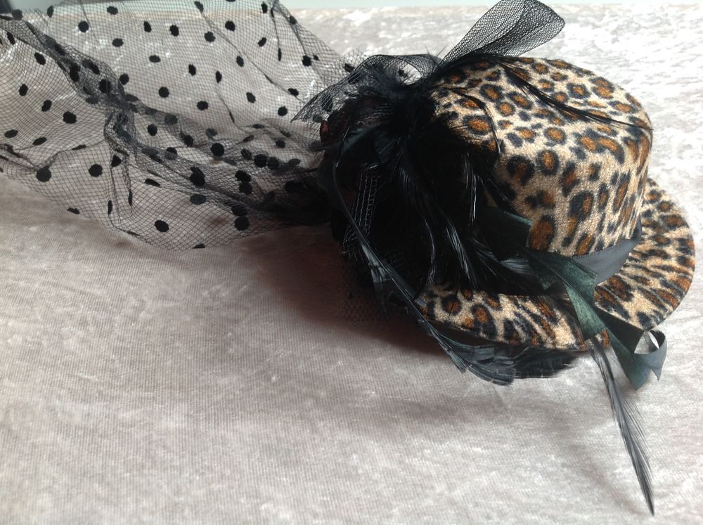 SERRE-T&Ecirc;TE MINI CHAPEAU R&Eacute;TRO L&Eacute;OPARD Envoi Possible Bijoux et montres