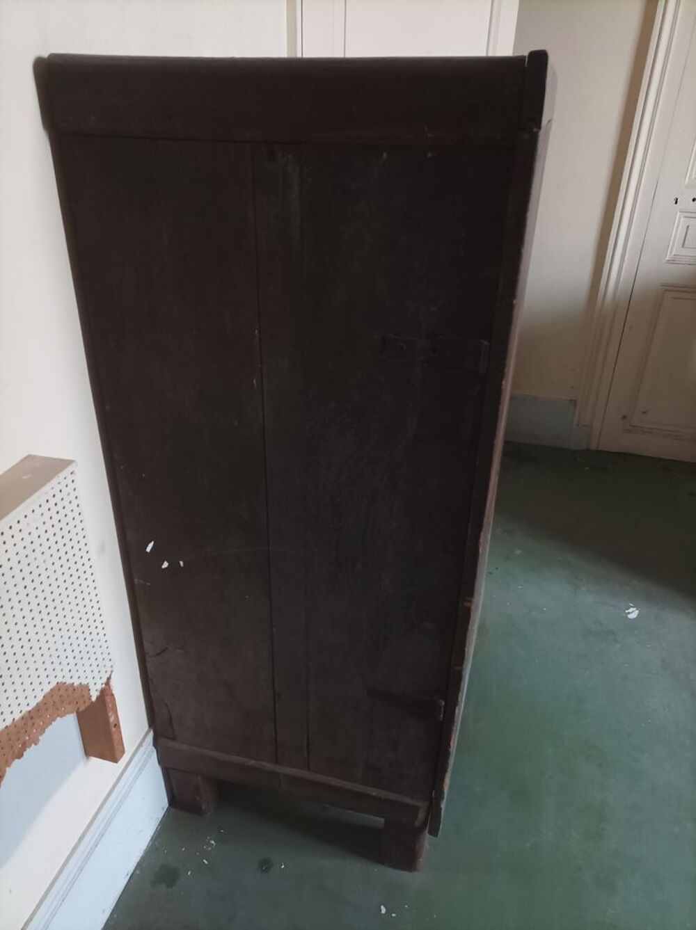 une armoire ancienne en bonne &eacute;tat. Meubles