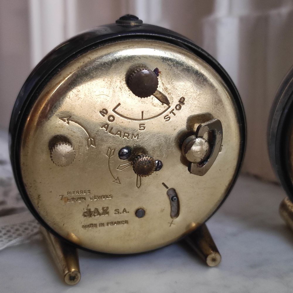 Paire de r&eacute;veils de marque JAZZ Bijoux et montres