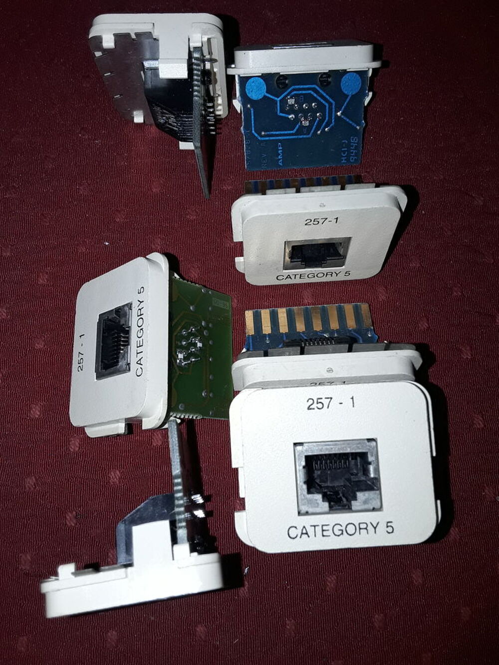 PRISE ACO blind&eacute;e LEGRAND r&eacute;f: 742 40 RJ45 CAT 5 Matériel informatique